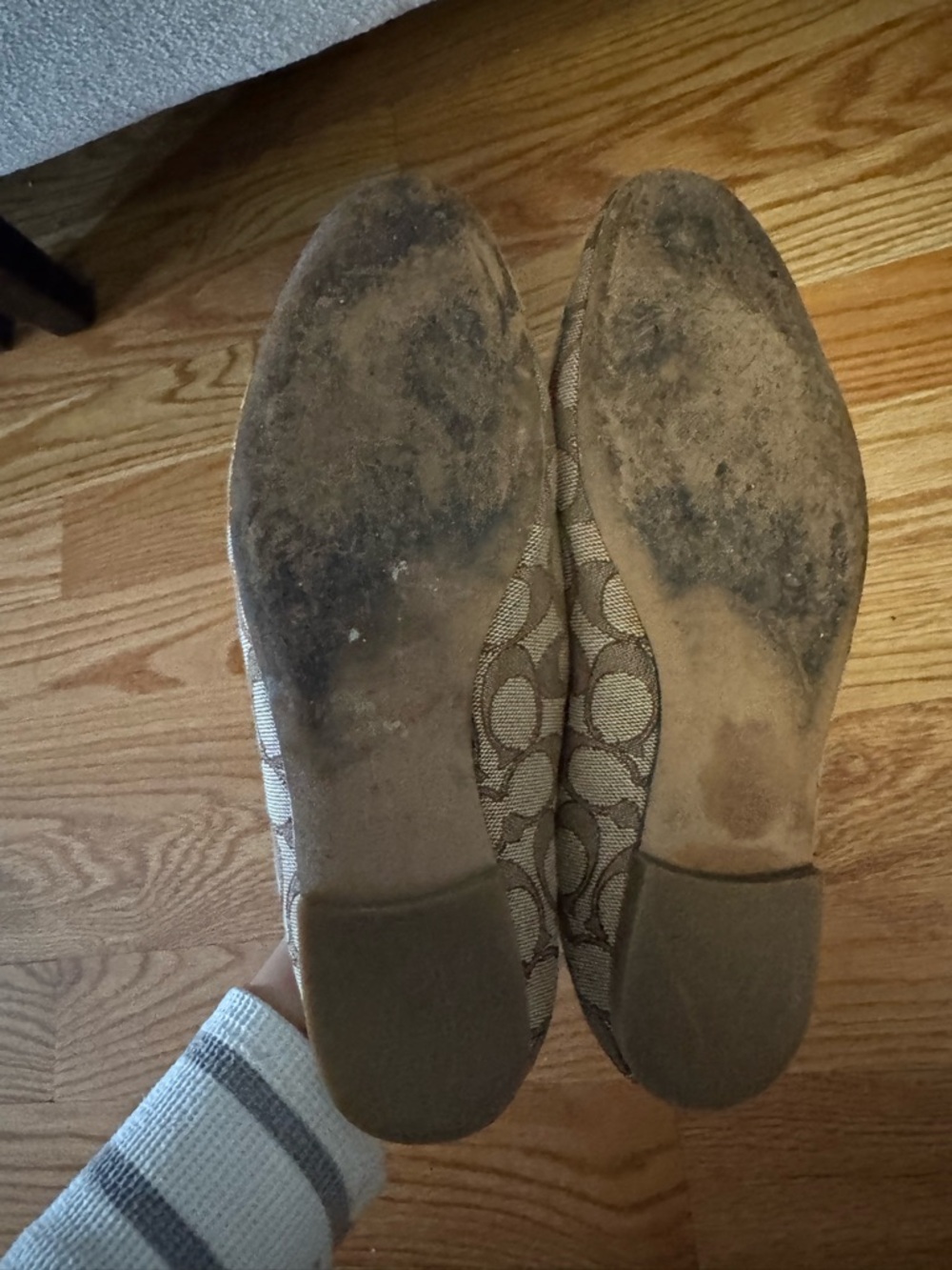Coach Beige/Tan Signature Jacquard Slip-On Mules with Gold Hardware - Picture 2 of 5